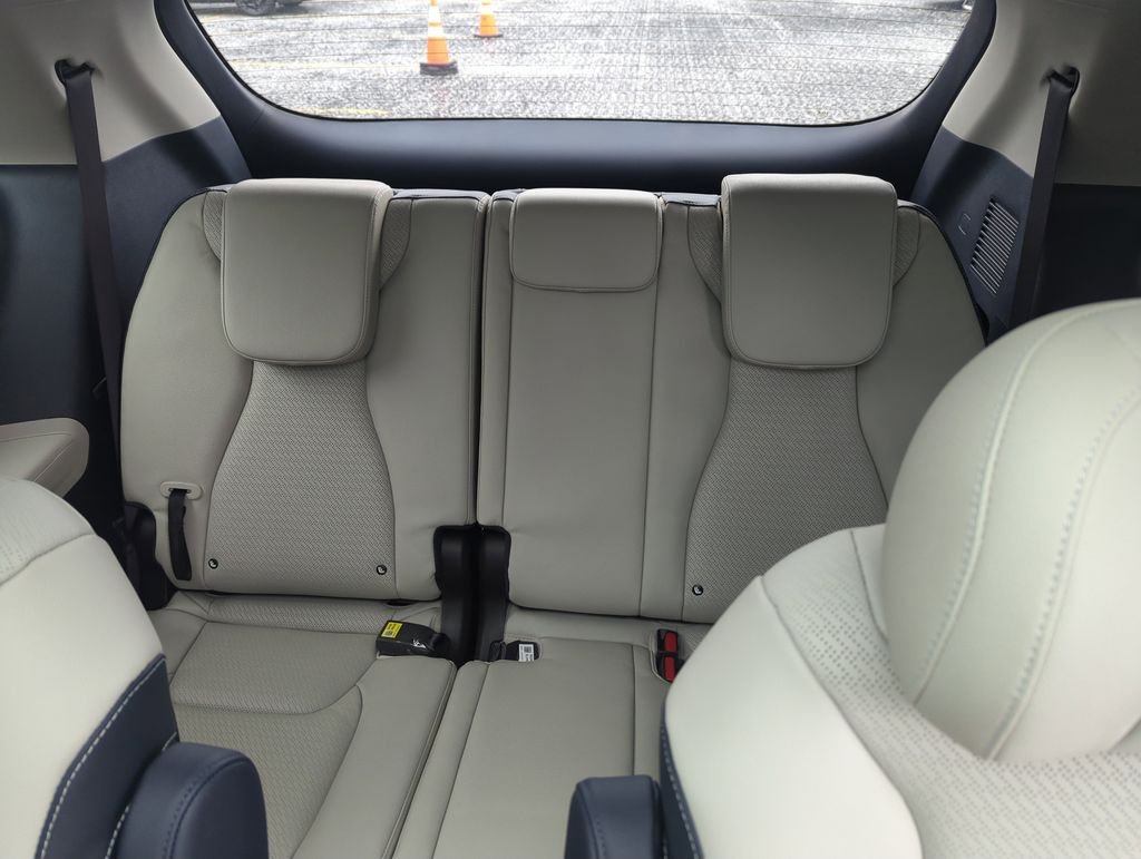 New 2026 Ceramic Silver Kia SX Prestige image 32