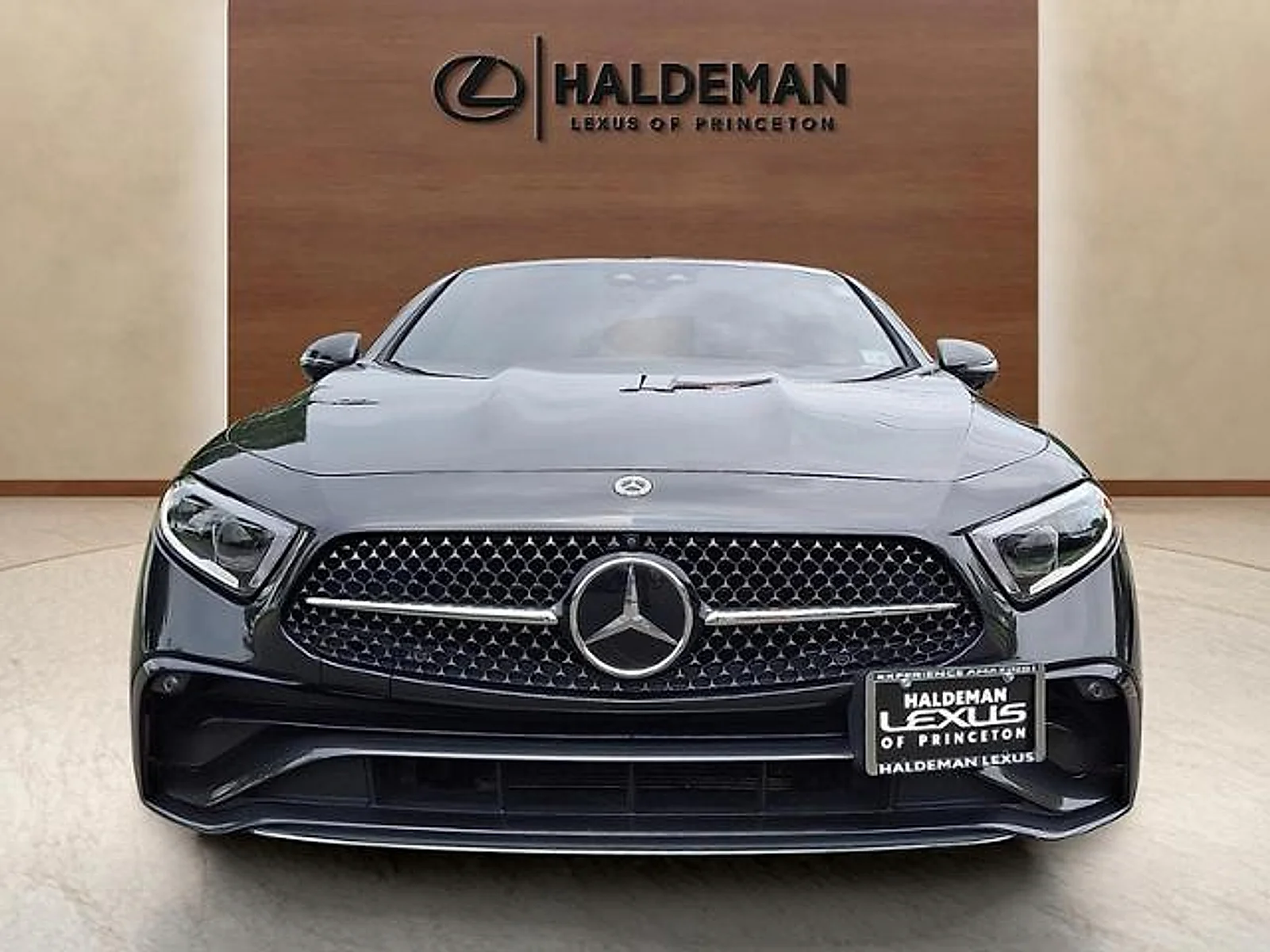 Used 2022 Obsidian Black Metallic Mercedes-Benz 4MATIC® image 2