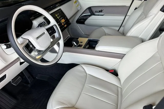 New 2026 Amethyst Grey Purple in Gloss finish Land Rover SE image 9