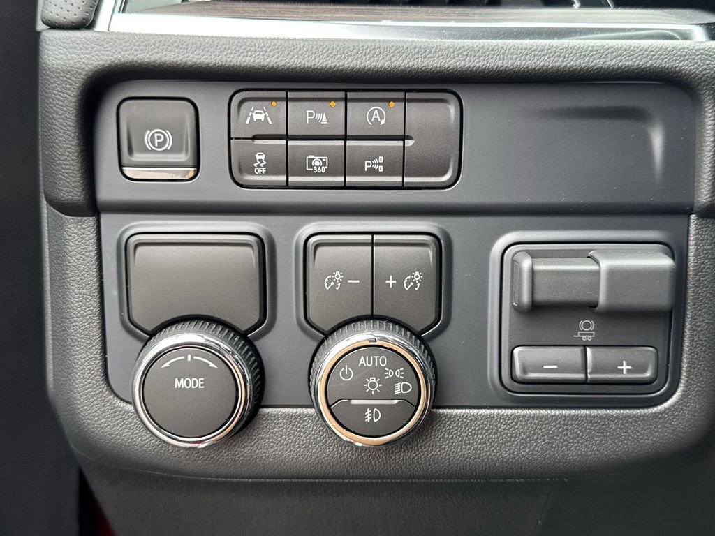 2026 Chevrolet Suburban Premier - Photo 18