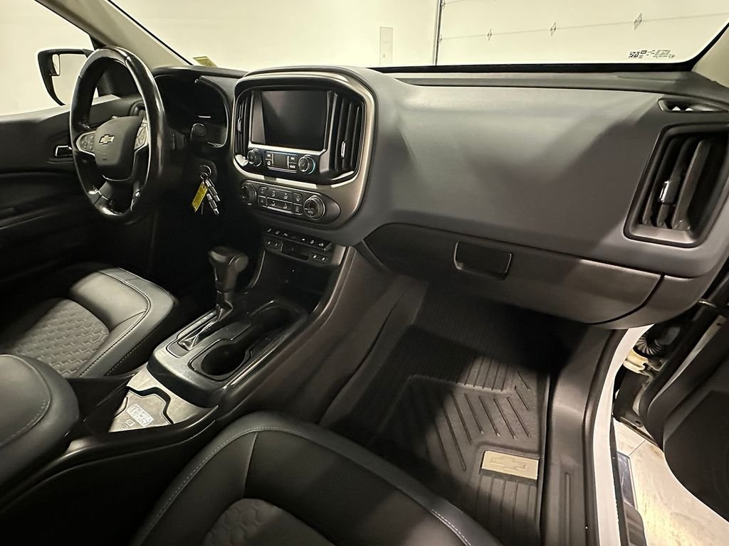 Used 2021 White Chevrolet Z71 image 29