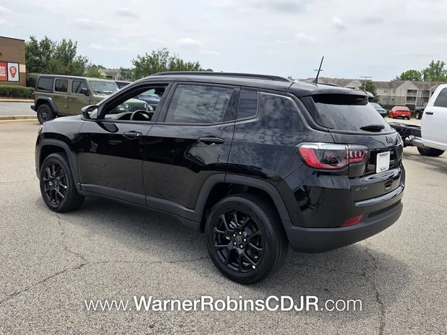 New 2026 Diamond Black Crystal Pearlcoat Jeep Latitude image 9