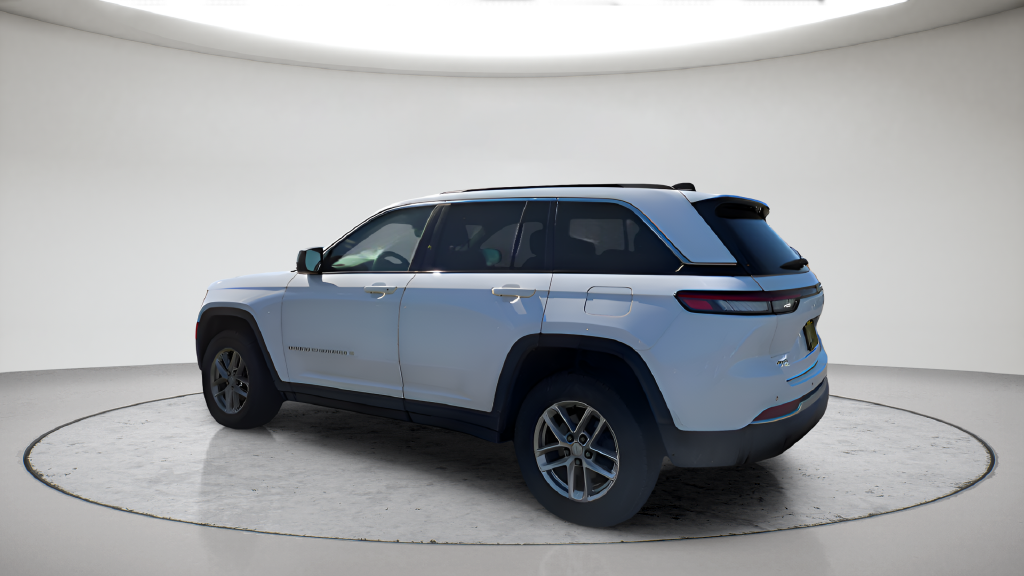 Used 2024 White Jeep Laredo X image 7