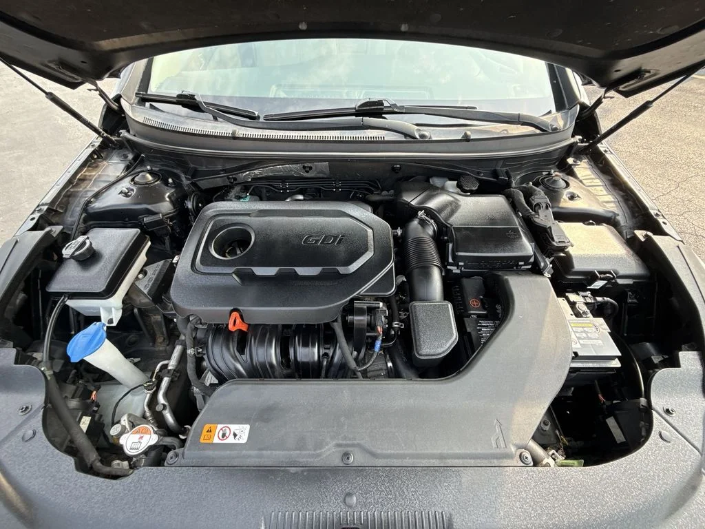 Used 2017 Black Hyundai SE image 27