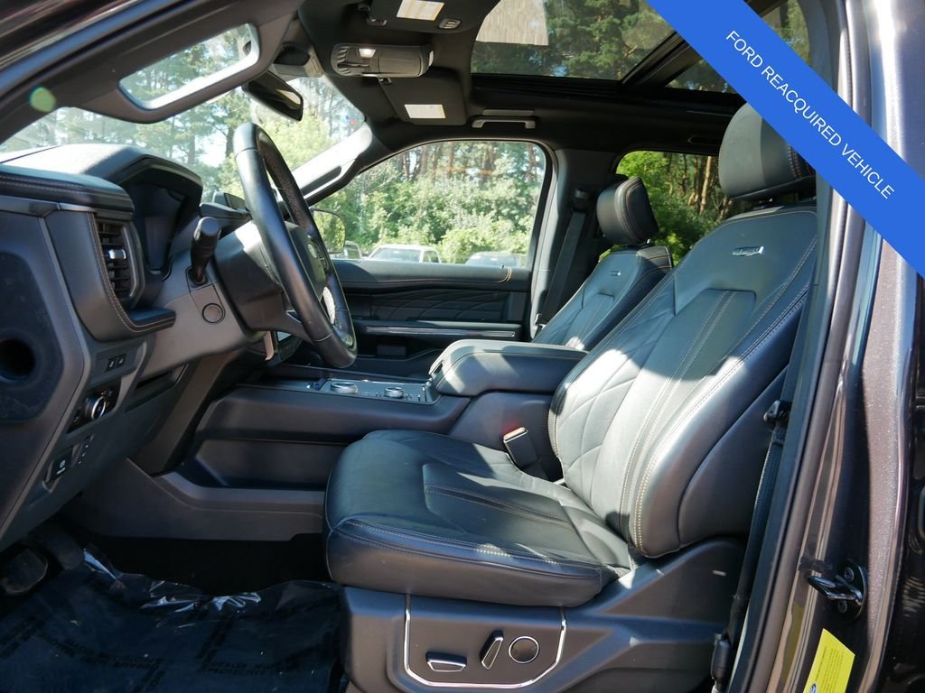 Used 2023  Ford Platinum image 16