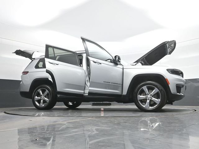 Used 2021 Silver Jeep Limited image 31