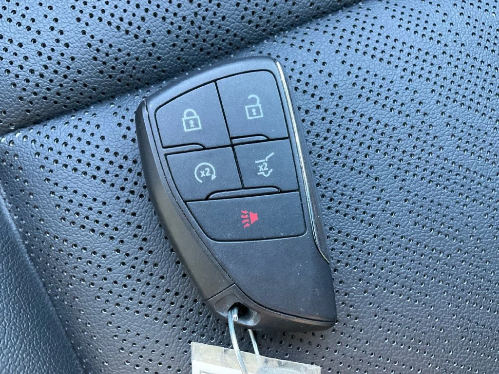 Used 2025 Lakeshore Blue Metallic Chevrolet LT image 33