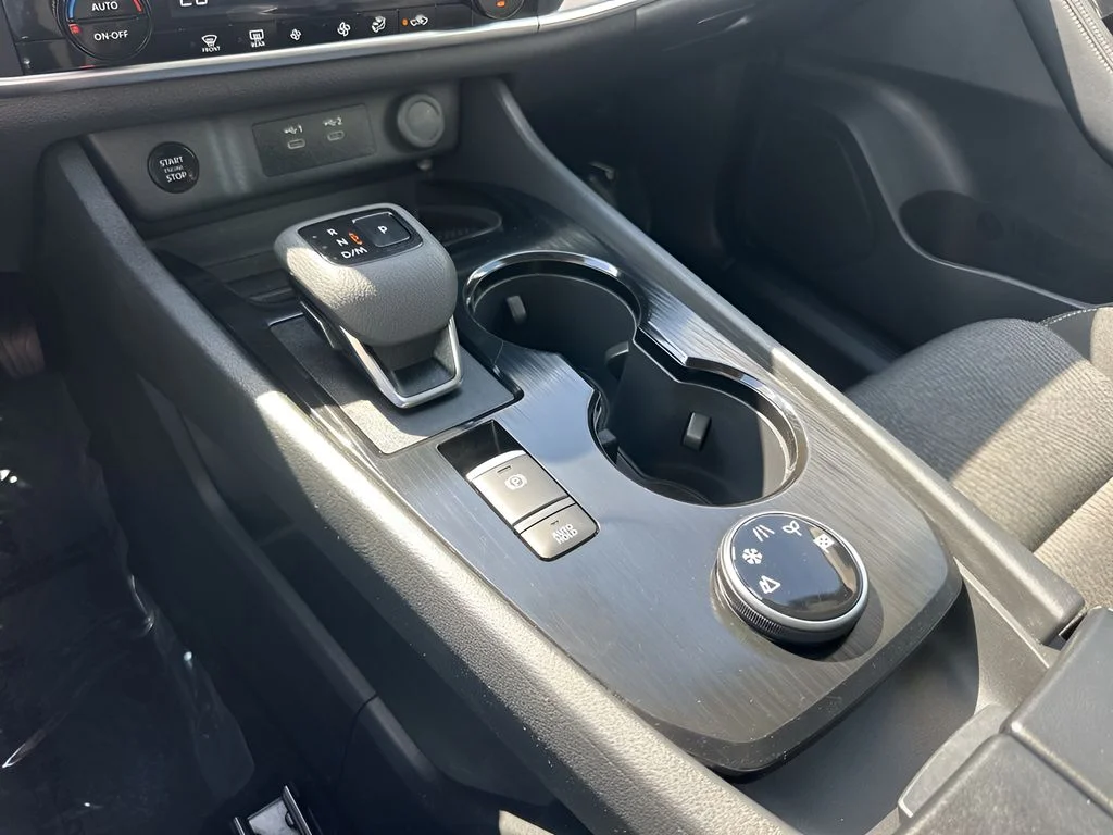Used 2025 Silver Nissan SV image 16