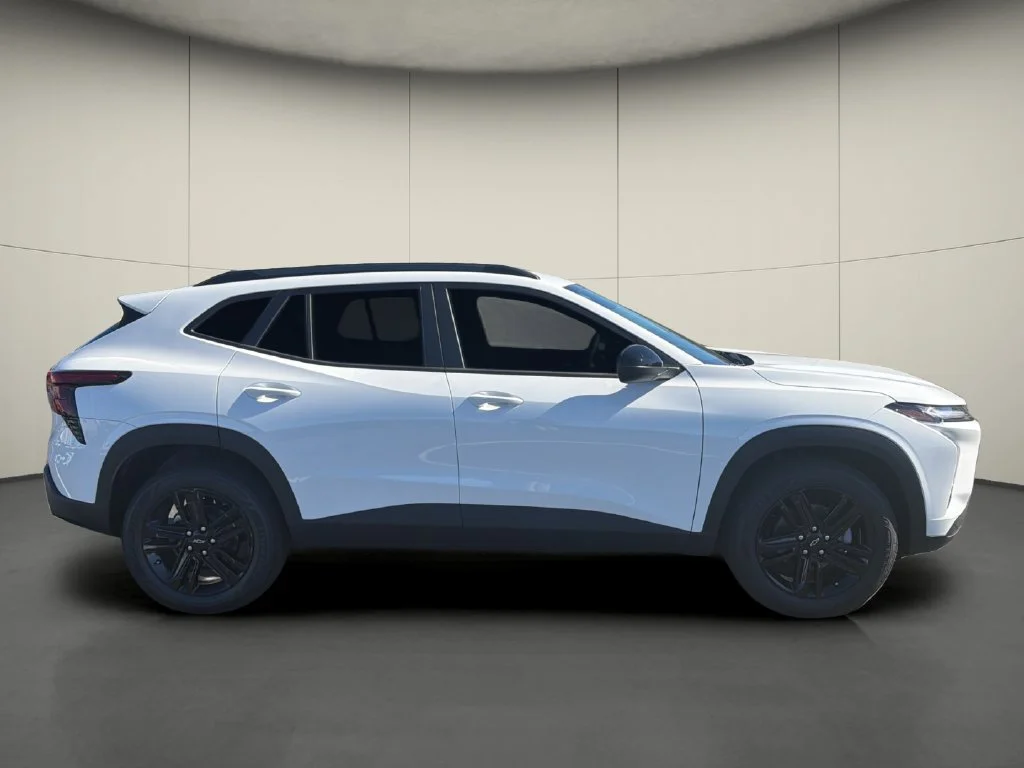 New 2026 Summit White Chevrolet ACTIV image 8