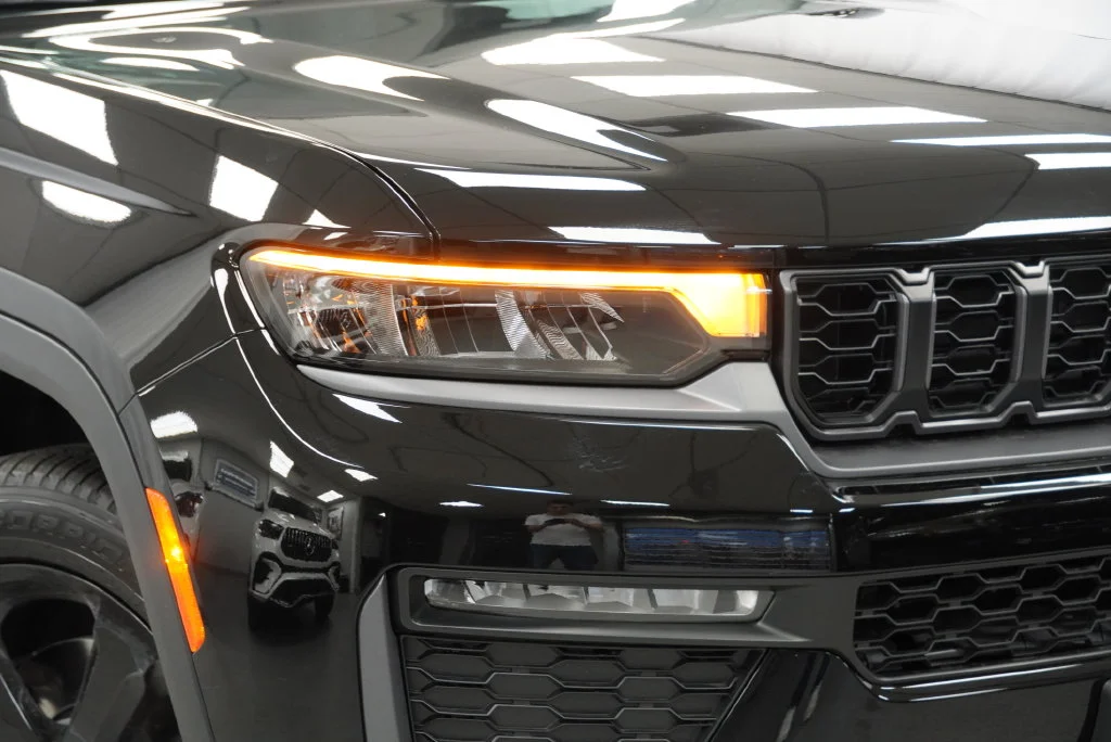New 2027 High-Gloss Black Paint Jeep Limited image 8
