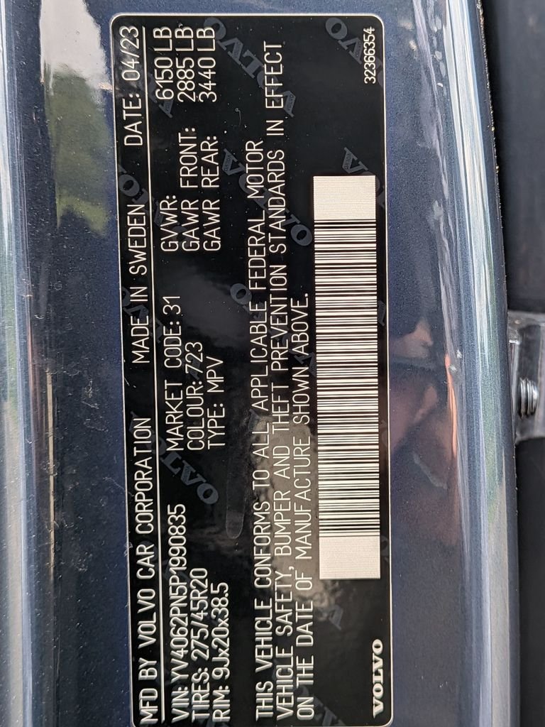 Used 2023 Blue Volvo B6 Plus 7-Seater image 33