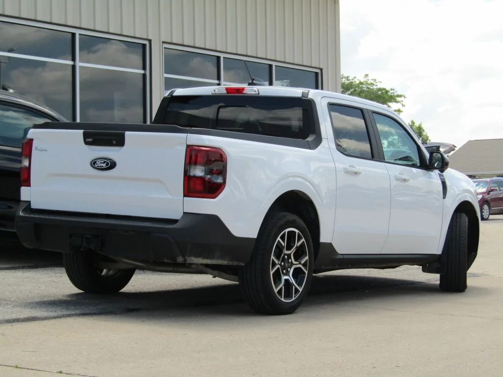 Used 2025 White Ford Lariat image 3