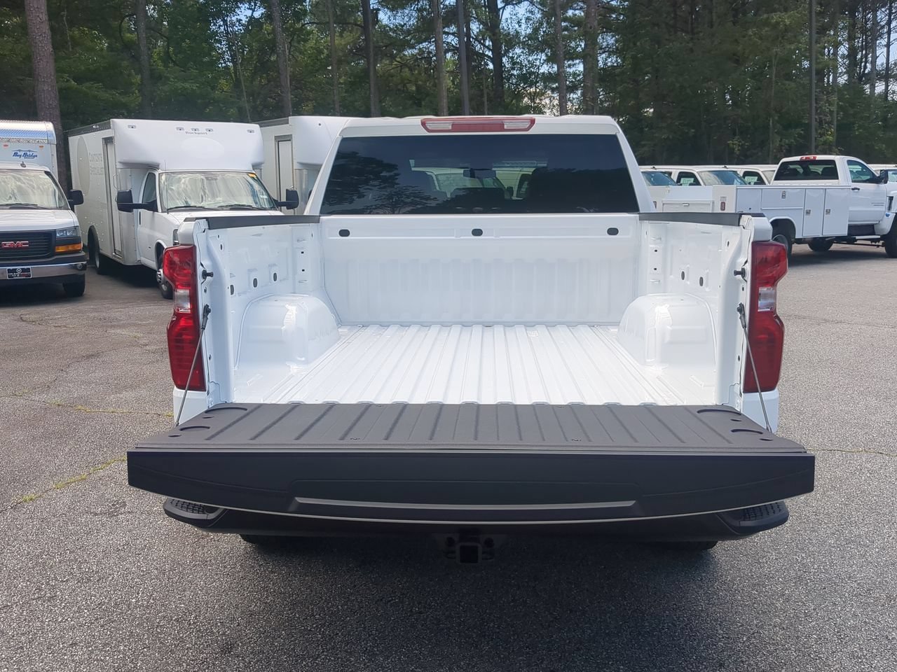 New 2026 Summit White Chevrolet WT image 24