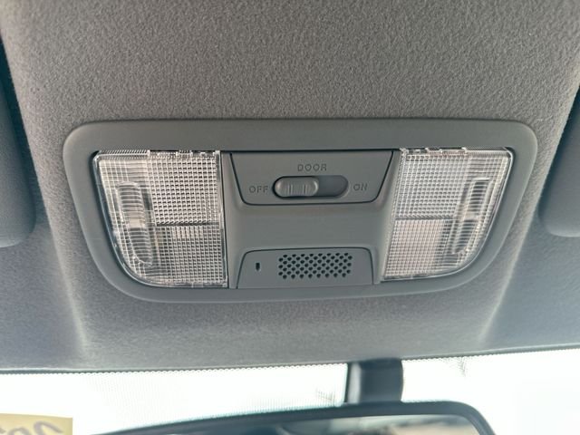 Used 2015  Honda Base image 38