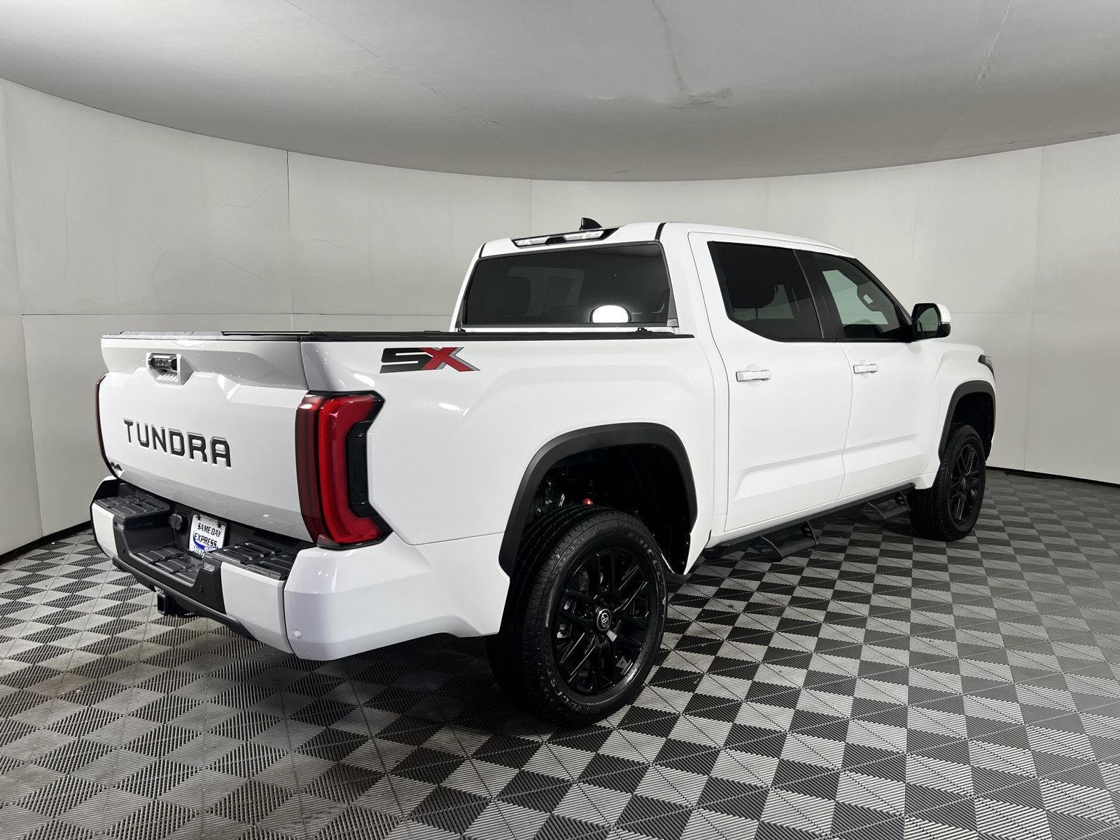 Used 2026 Ice Cap Toyota SR5 image 6