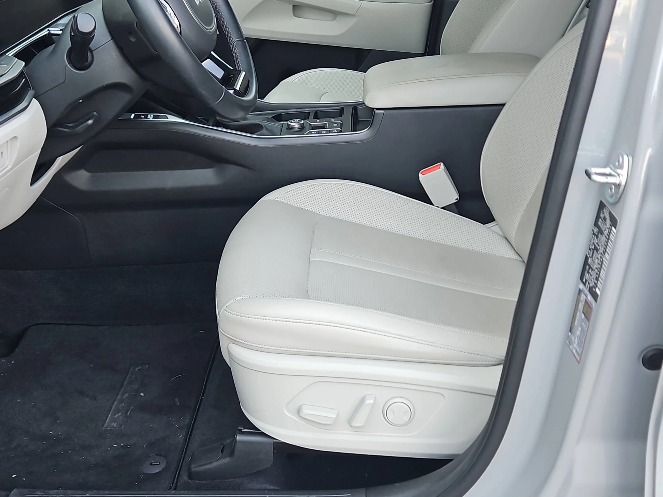 Used 2025 Wolf Gray Kia EX image 23