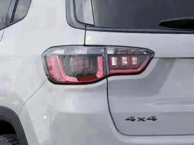 New 2026 Bright White Clear-Coat Exterior Paint Jeep Trailhawk image 75