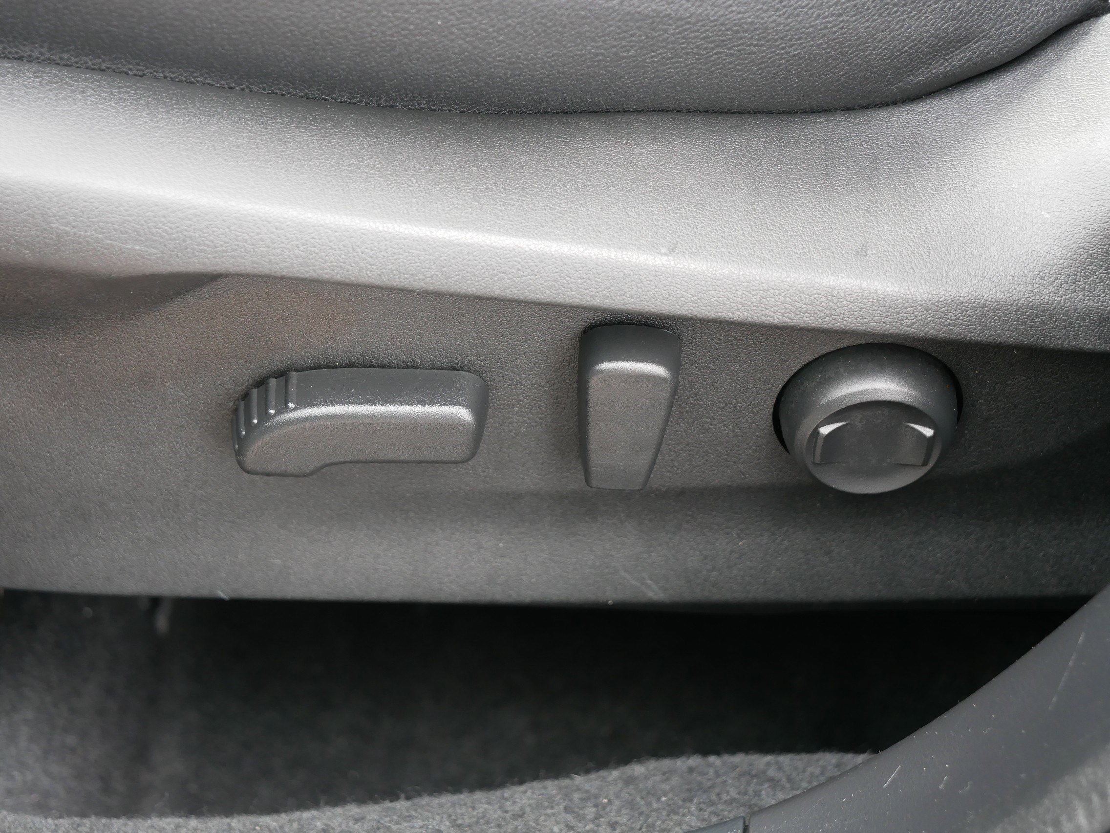 Used 2023 Crystal White Pearl Subaru Premium image 20