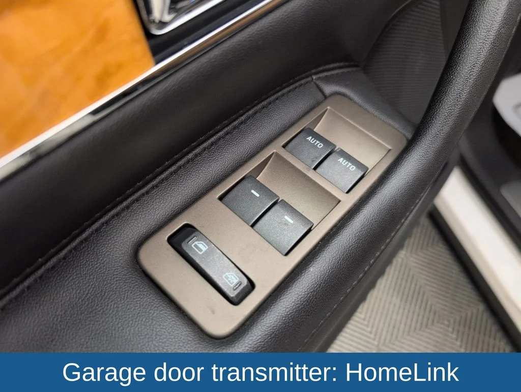 Used 2015 White Lincoln Base image 33