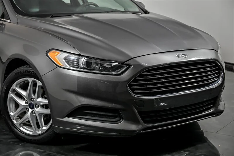 Used 2013 Sterling Gray Metallic Ford SE image 2