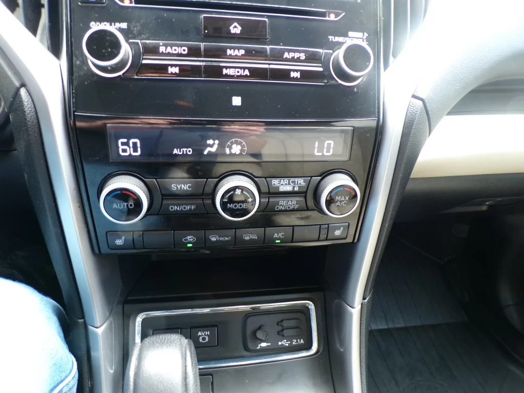 Used 2020 Cinnamon Brown Pearl Subaru Limited image 29