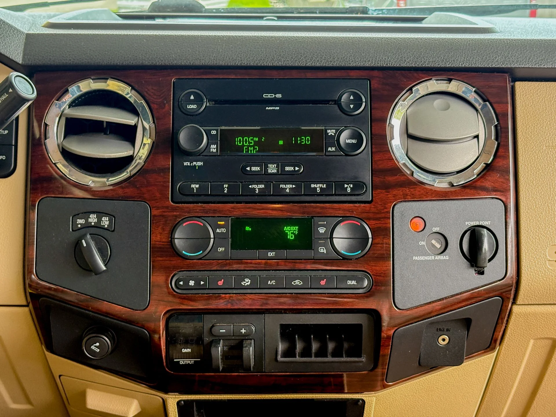 Used 2008 Gold Ford Lariat image 8
