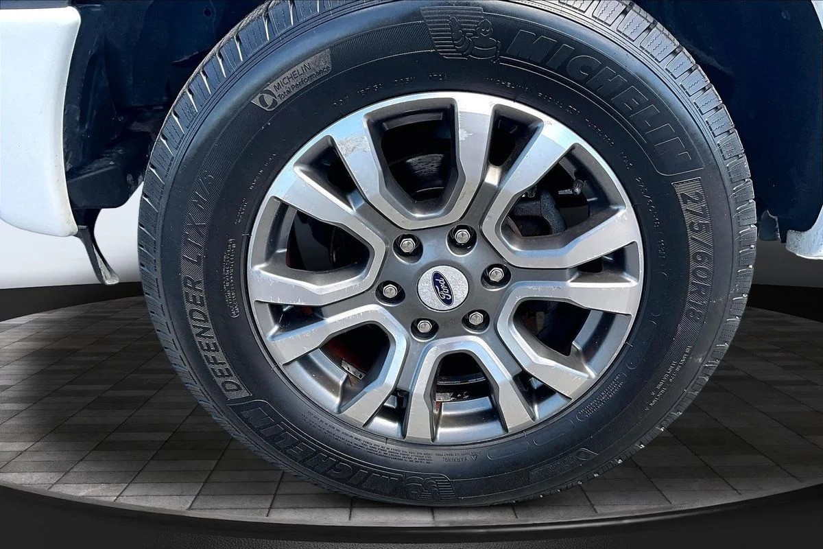 Used 2019  Ford LARIAT image 37