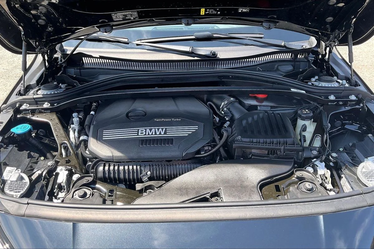 Used 2024  BMW xDrive image 32