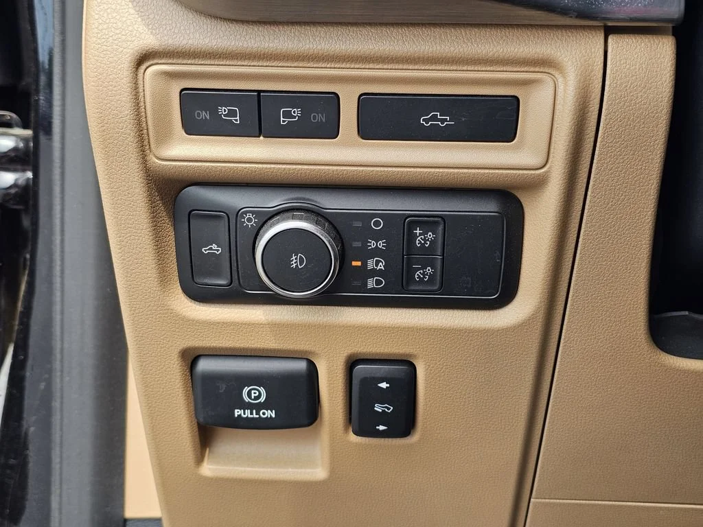 Used 2022 Agate Black Metal Ford XL image 18