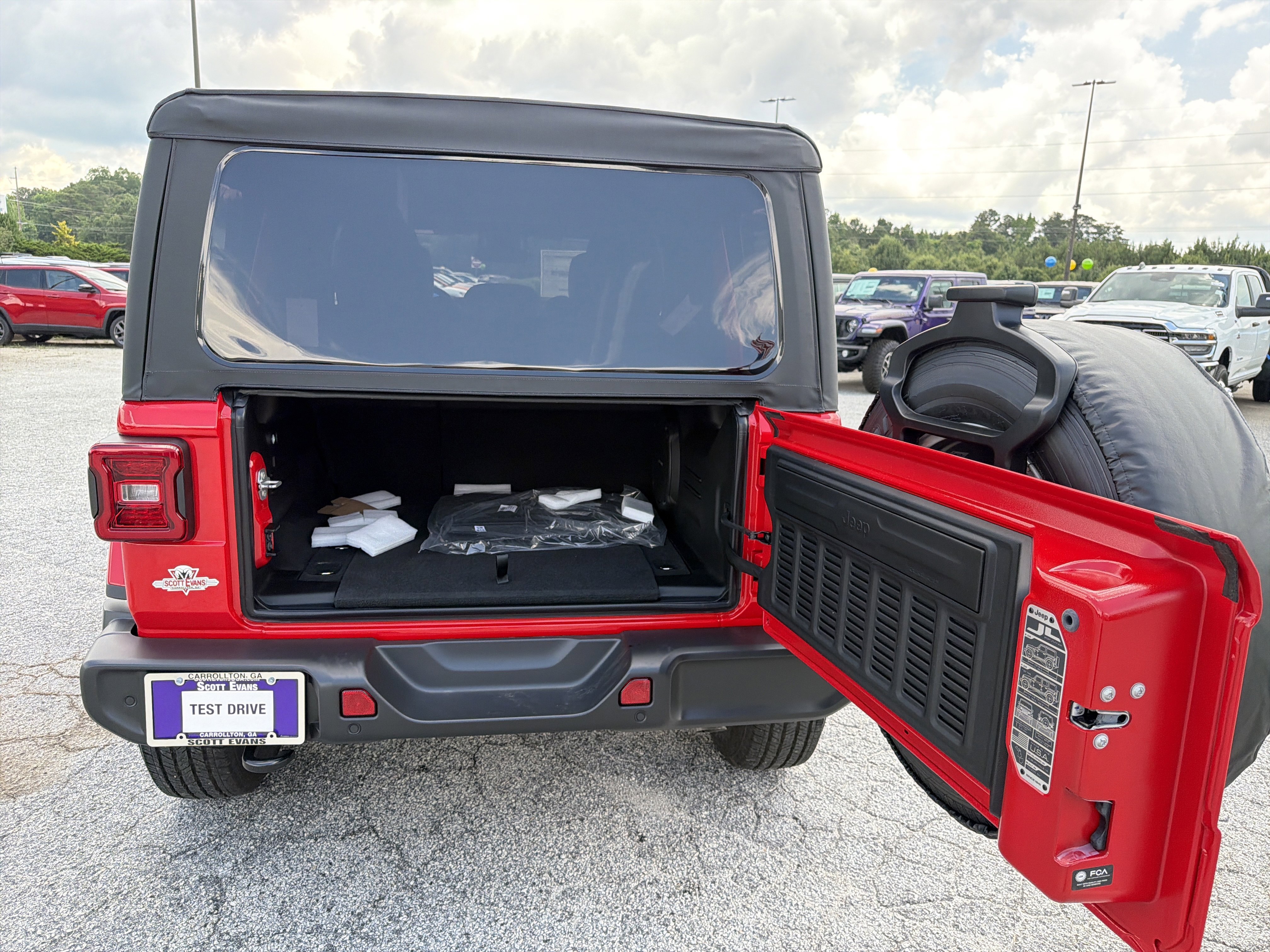 New 2026 Firecracker Red Clear-Coat Exterior Paint Jeep Sahara image 19