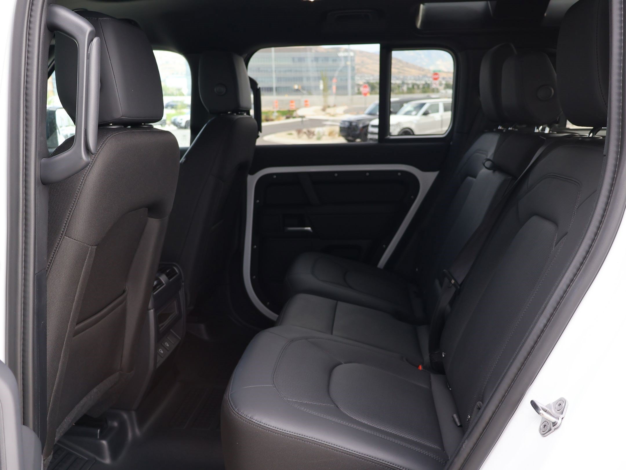 Used 2025 Fuji White Land Rover 110 P300 S image 27