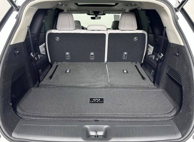 Certified Used 2026 White INFINITI LUXE image 24