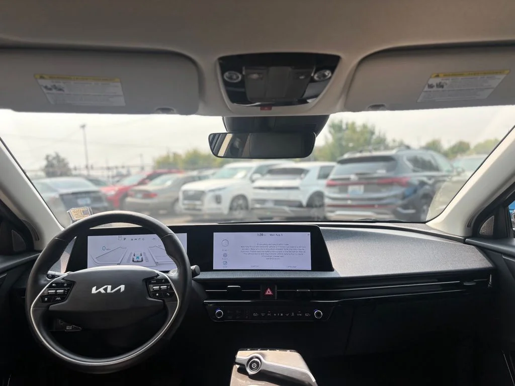 Used 2024 Steel Gray Kia Wind image 28