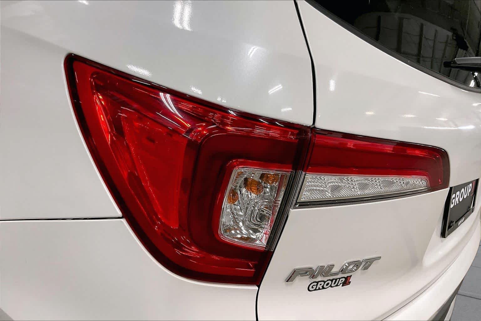 Used 2020 Platinum White Pearl Honda Elite image 29