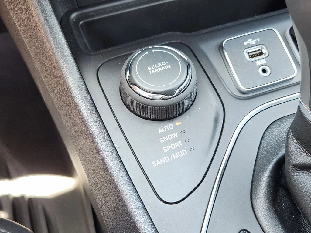 Certified Used 2021 Velvet Jeep Limited image 27