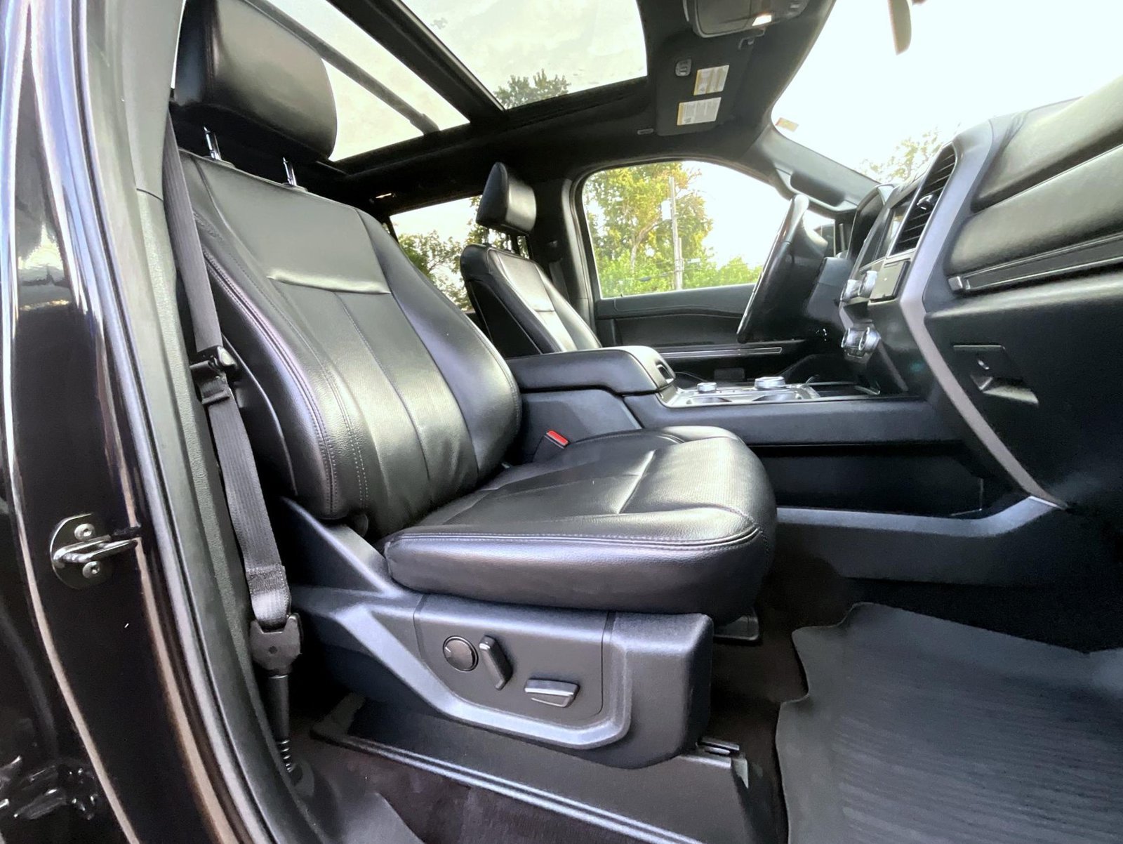 Used 2021 Black Ford XLT image 18