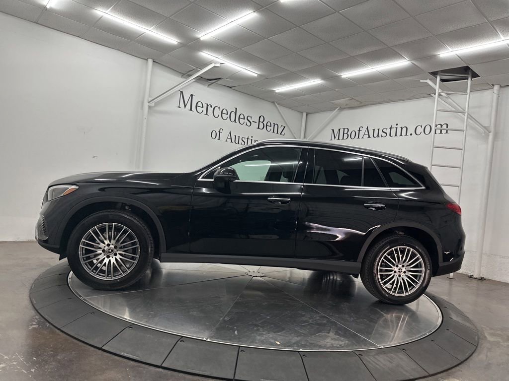 New 2026 Black Mercedes-Benz GLC 300 image 33