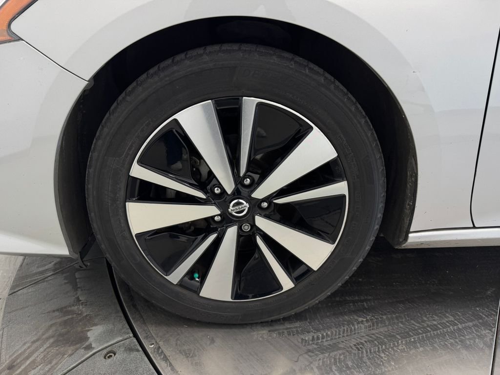 Used 2022 Brilliant Silver Metallic Nissan 2.5 SV image 11
