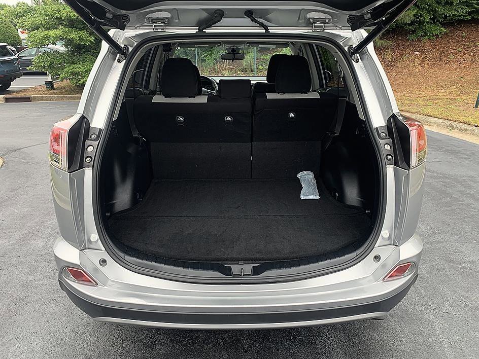 Used 2018 Silver Sky Metallic Toyota XLE image 23