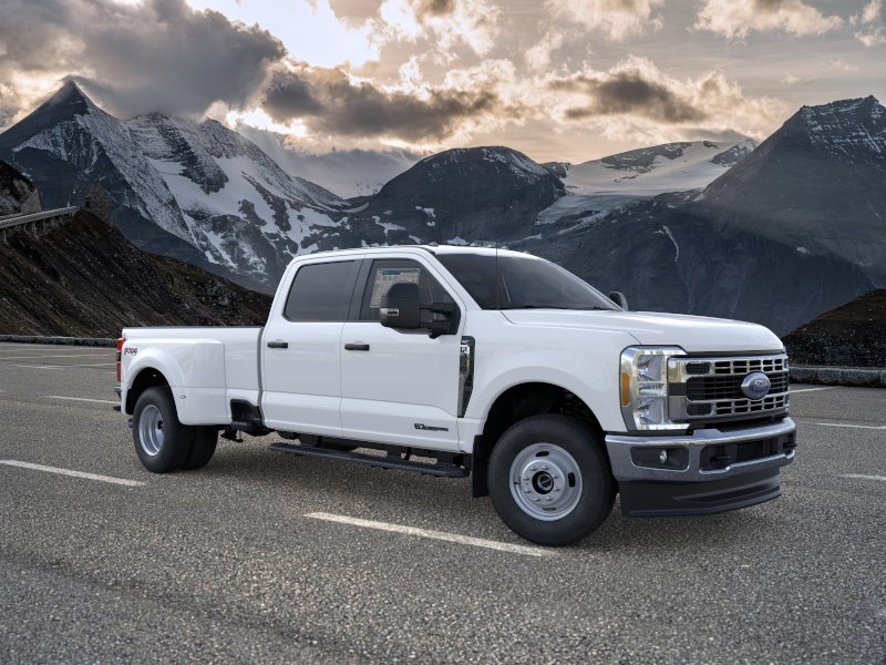 New 2026 Oxford White Ford XLT image 7