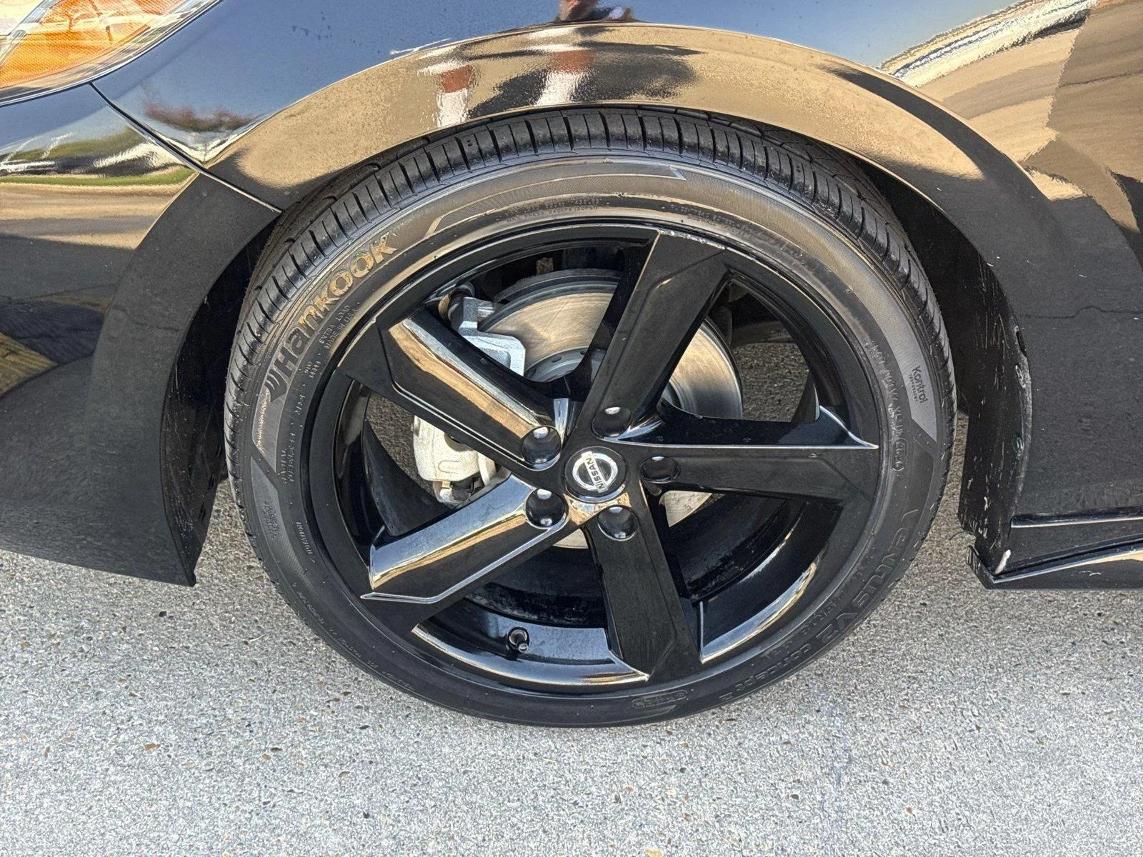 Used 2022 Super Black Nissan SR image 30