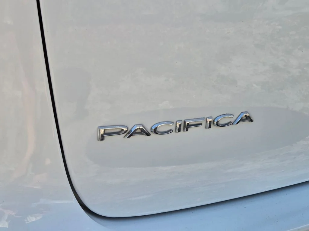 Used 2023 White Chrysler Touring L image 12