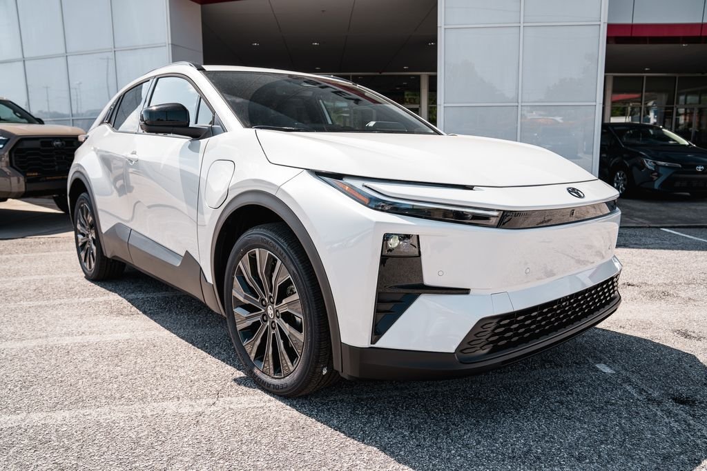 New 2026 Wind Chill Pearl <sup>1</sup> Toyota  XSE image 10