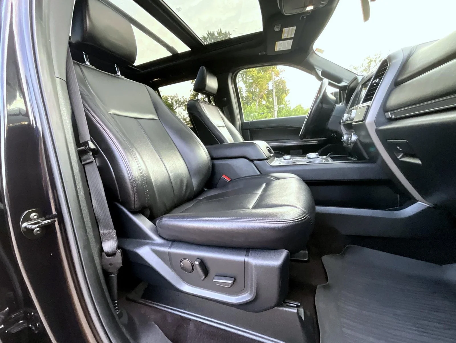 Used 2021 Black Ford XLT image 18