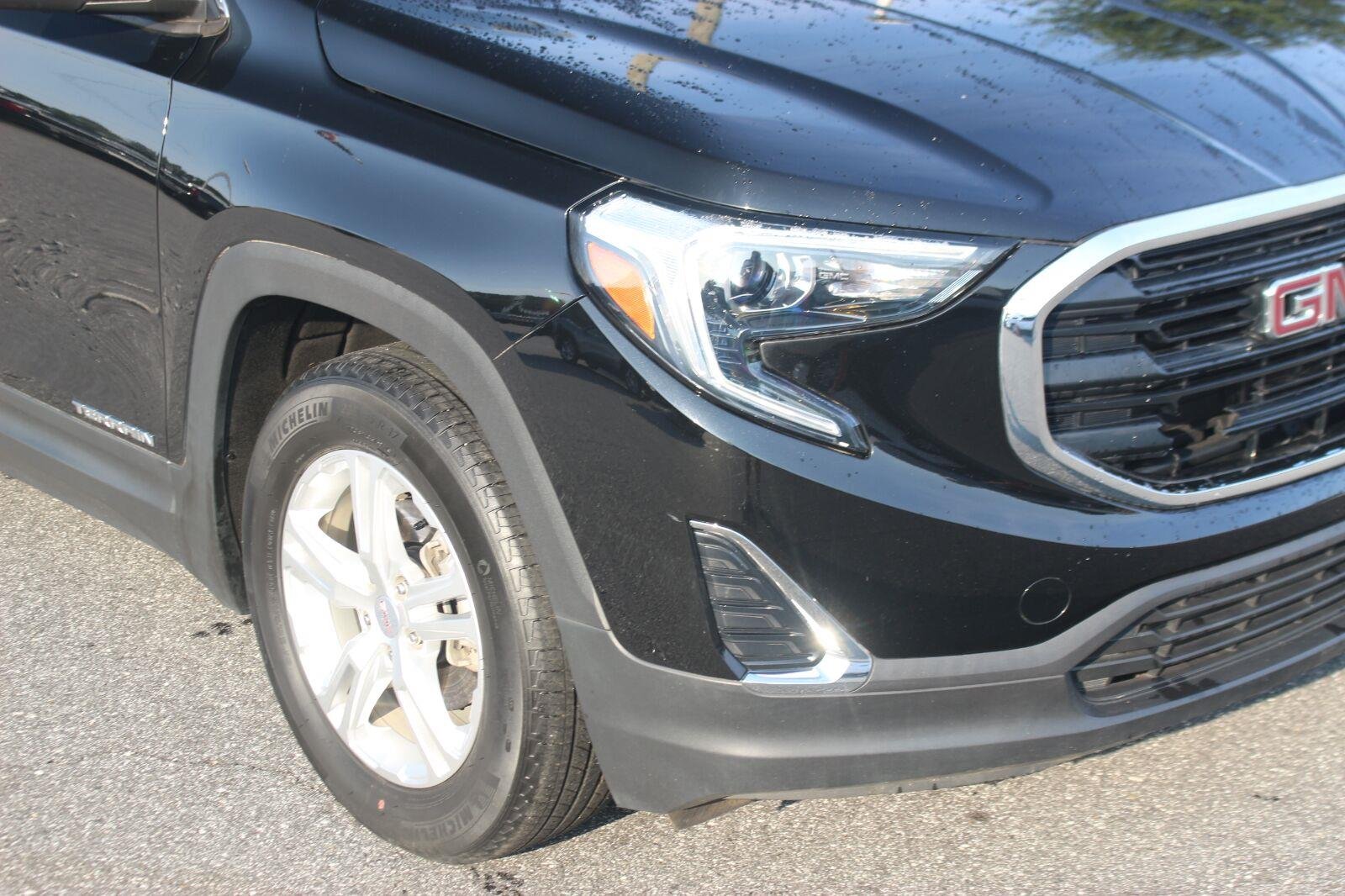 Used 2020 EBONY TWILIGHT METALLIC GMC SLE image 9