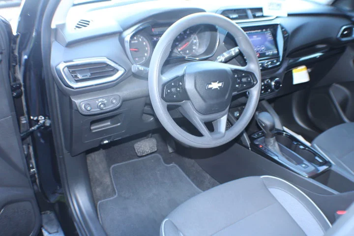 Used 2023 Mosaic Black Metallic Chevrolet LT image 7