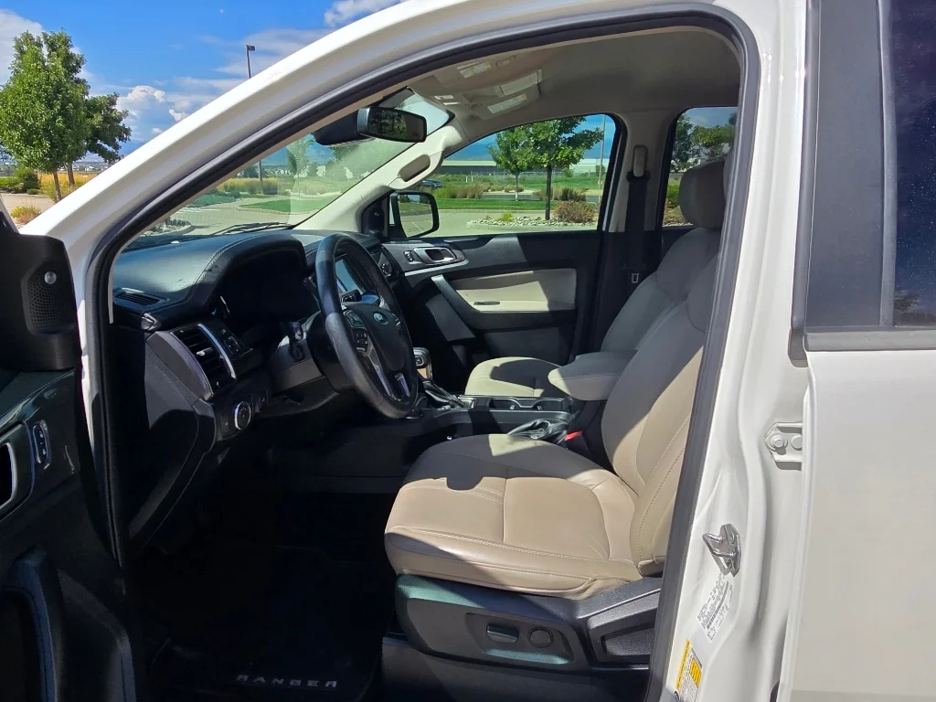 Used 2019 White Platinum Tri-Coat Ford LARIAT image 14