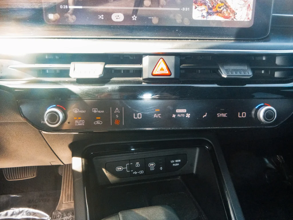 Used 2025 Wolf Gray Kia GT-Line image 18