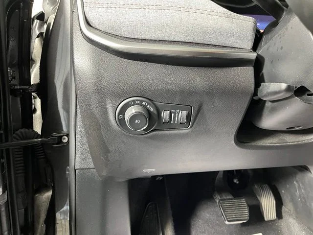 Used 2023 Gray Jeep Latitude Lux image 18