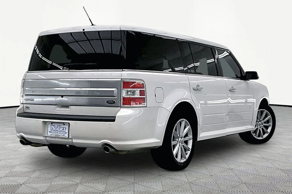 Used 2018 Ford Flex Limited with VIN 2FMGK5D8XJBA21553 for sale in Kansas City